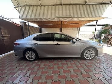 byd e7: Toyota Camry: 2018 г., 2.5 л, Вариатор, Гибрид, Седан — 5