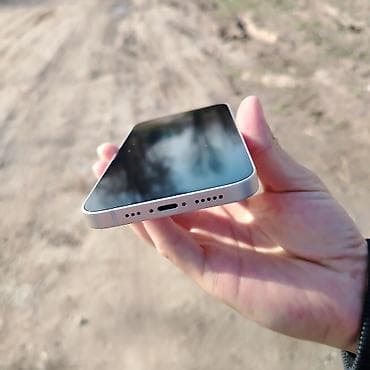 j5 prime: IPhone 13, Б/у, 128 ГБ, Белый — 2