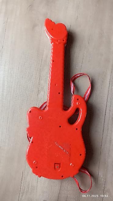 Детский транспорт: Игрушка музыкальная гитара полностью в рабочем состоянии цена 200 сом — 2