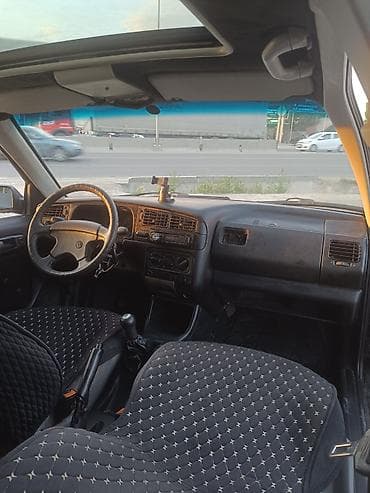 рейка гольф: Volkswagen Golf: 1994 г., Хэтчбэк — 7