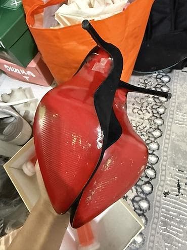 Туфли, 36, Christian Louboutin, Б/у, цвет - Черный