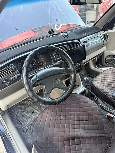 вито 2004: Volkswagen Vento: 1992 г., Механика, Седан — 3