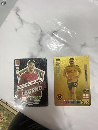 Коллекционные футбольные карточки (набор из 2 штук): 1) Карточка