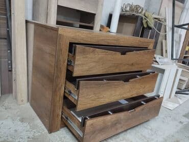 Комод на самодоводчиках