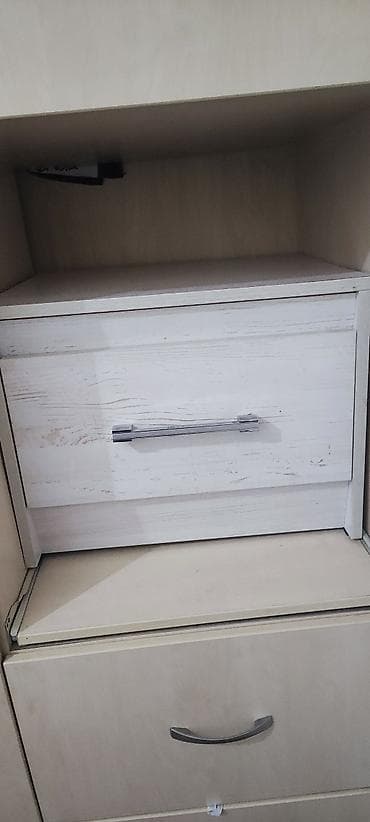 стенка белая: Спальный гарнитур в светлом древесном оттенке (под выбеленное дерево) — 4