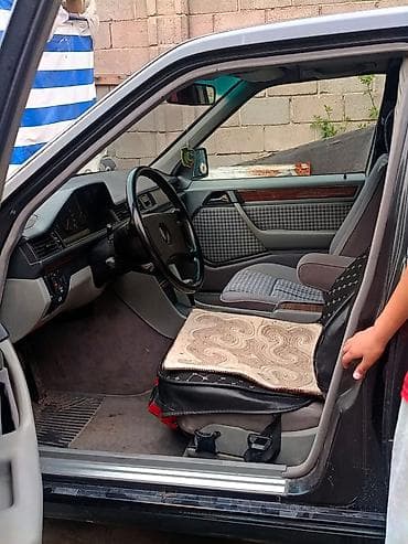 subaru 2018: Mercedes-Benz W124: 1990 г., 3 л, Седан — 3