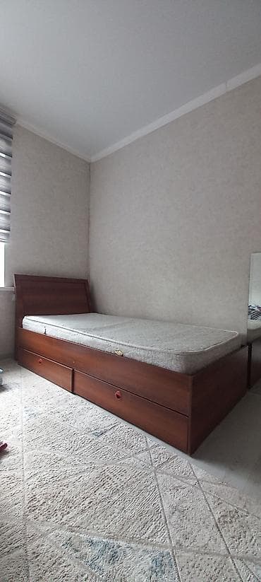 Продаю две кровати с матрасом б/у ширина 105 длина 2 отдам две