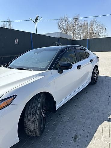 Toyota Camry: 2018 г., 2.5 л, Автомат, Бензин, Седан — 4