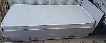 Односпальная кровать с матрасом и выдвижными ящиками. - Формат — 1