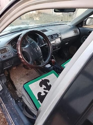 Honda Civic: 2000 г., 1.5 л, Механика, Бензин, Седан