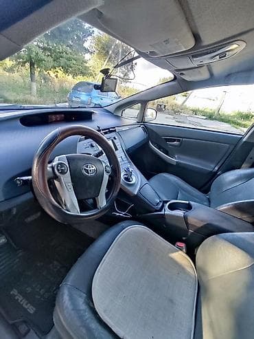 Продажа авто: Toyota Prius: 2013 г., 1.8 л, Робот, Гибрид, Хэтчбэк — 7