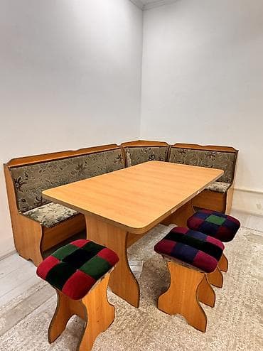 уголок цена 2000: Продается кухонный уголок б/у, состояние нормальное. В комплекте — 2