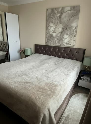 кровать двухместная: Двуспальная кровать, Б/у, С мягким изголовьем, длина - 200 см — 2