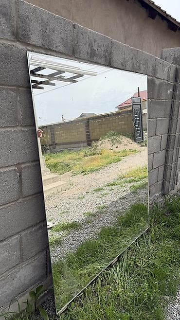 Большое настенное зеркало без рамы.
Таких 4 шт
Размер: 140*160