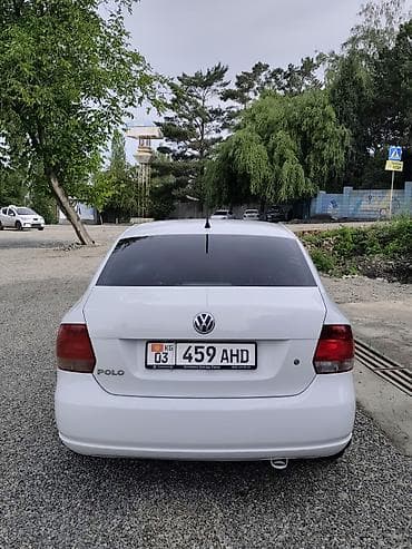 кормушки для животных: Volkswagen Polo: 2014 г., 1.6 л, Механика, Бензин, Седан — 3