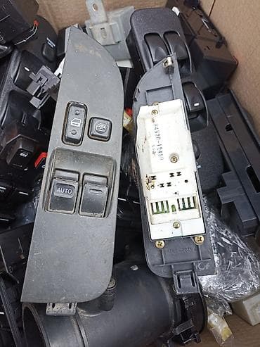 yaris: Тойота Ярис 1999г
левый руль блок управления стеклоподъёмника — 1