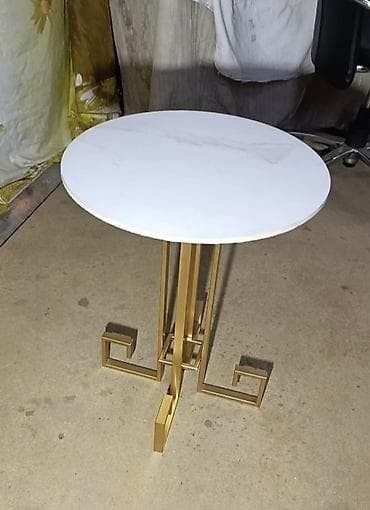 стол со стеклянной столешницей: Декоративные столики с каменной столешницей и металлическим каркасом — 3