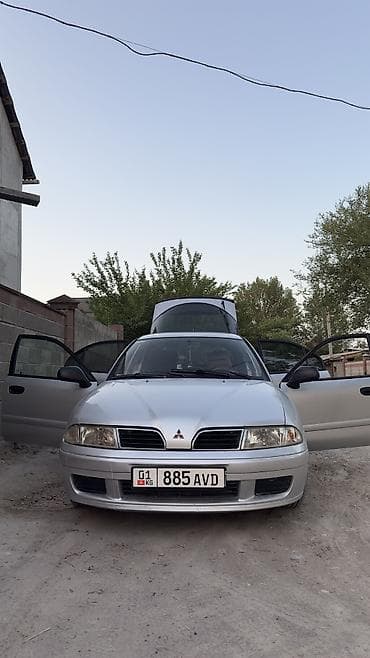 Mitsubishi Carisma: 2001 г., 1.6 л, Механика, Бензин, Седан
