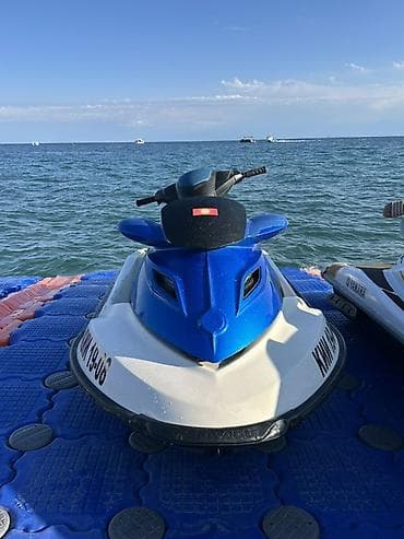 Суу транспорту: Гидроцикл Sea‑Doo (синий/белый), двухместный.

Обмен / доплата — 1