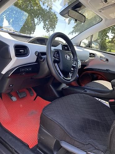 byd e2 2023: Toyota Prius: 2019 г., Гибрид, Лифтбек — 8
