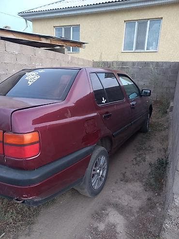 жак авто: Volkswagen Jetta: 1982 г., Седан — 2