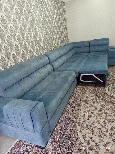 Эмерек: Бурчу бар диван, Кутулар менен — 1