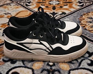 Мужские кроссовки, 41.5, Б/у, цвет - Белый, Платная доставка at lalafo.kg Мужские кроссовки, 41.5, Б/у, цвет - Белый, Платная доставка