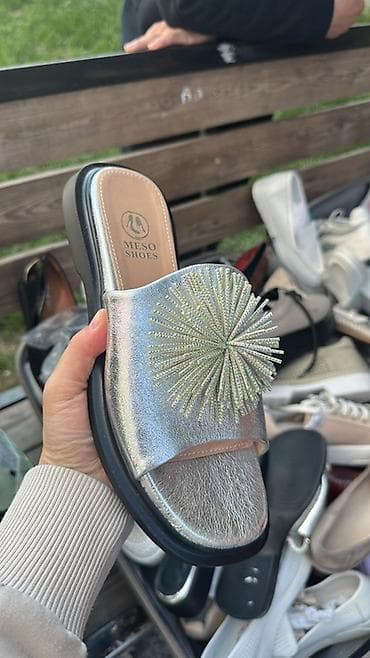 кроксы crocs: Женские летние шлёпанцы/сандалии - Разные модели в актуальном — 1