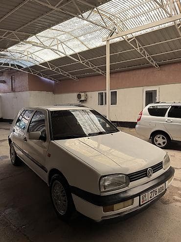 Унаа: Volkswagen Golf: 1995 г., 1.6 л, Кол менен иштөөчү, Бензин — 4