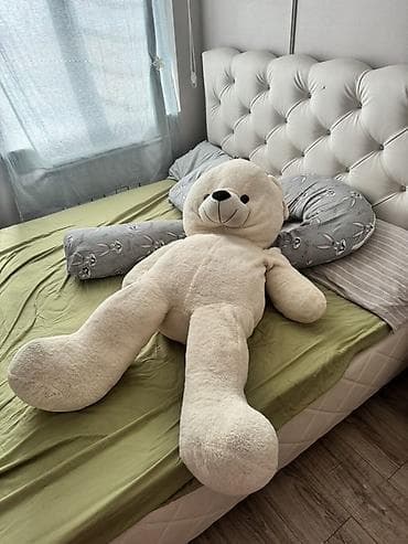 маленький мишка: Большой плюшевый мишка, цвет молочно‑белый. - Размер: очень крупный — 2