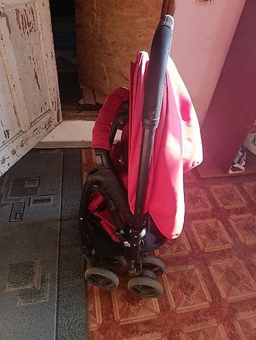 Прогулочная коляска Joie (красная) - Компактное сложение «книжкой»;