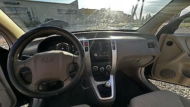 Транспорт: Hyundai Tucson: 2006 г., 2 л, Механика, Бензин — 9