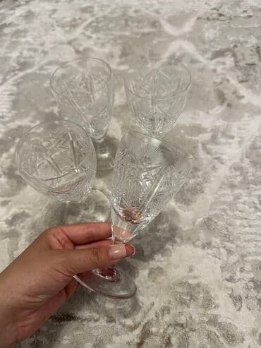 продаю хрустальные фужеры: Продаю хрустальные бокалы для вина,шампанского 4 шт( идеальное — 3
