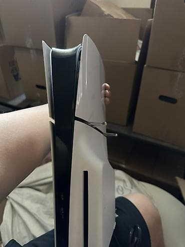 ps5 про: Отдам за 40 тыс вместе с одним джойстиком Игровая консоль Sony — 2