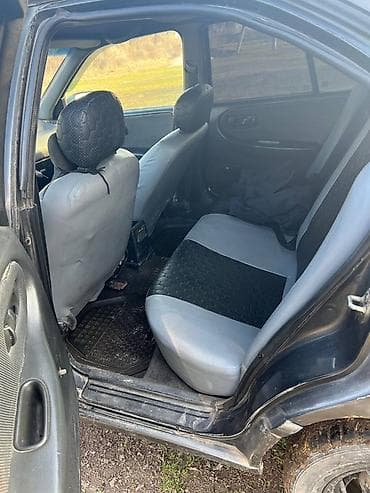 тез арада: Nissan Primera: 1991 г., 1.6 л, Кол менен иштөөчү, Бензин, Седан — 2