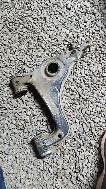 бампер subaru legacy: Передний левый рычаг Mercedes-Benz — 2