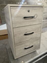 кампютерный кресло: Офисные столы 2шт + 2 шкафчика + журнальные столики, остальное — 4