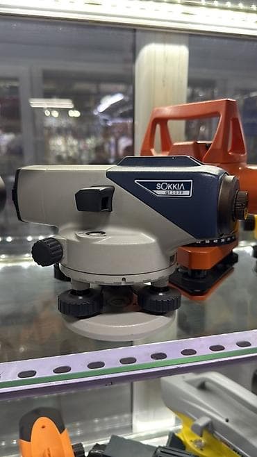 Оптический нивелир Sokkia (модель GT‑2039 — указано на корпусе) -