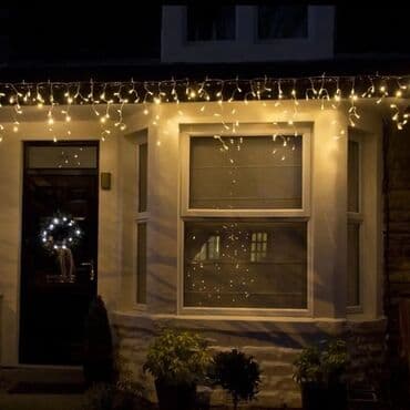 уличная гирлянда из лампочек купить: Светодиодная Гирлянда Бахрома Прекрасно подходит для украшения дома — 2