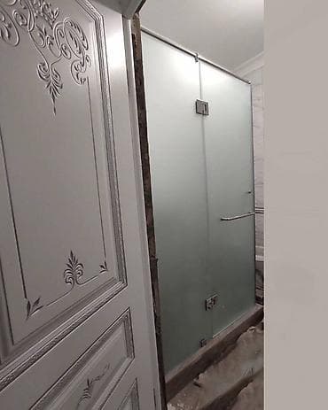 Терезелер жана комплектөөчүлөр: Угловая душевая перегородка с матовым стеклом - обязательный элемент — 10