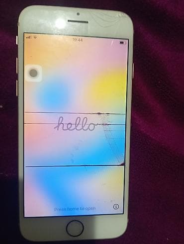 халадилник сатылат: IPhone 8, 64 ГБ, Алтын — 2