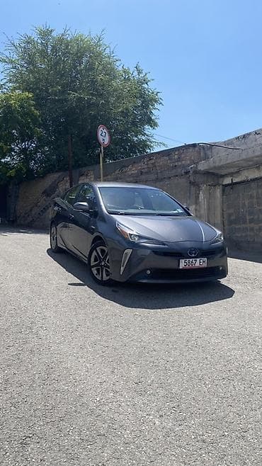 Toyota Prius: 2021 г., 1.8 л, Автомат, Гибрид, Хэтчбэк at lalafo.kg Toyota Prius: 2021 г., 1.8 л, Автомат, Гибрид, Хэтчбэк