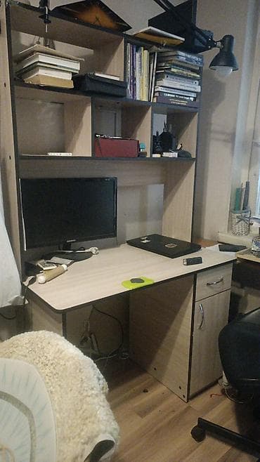 буктомо стол: Компьютерный стол, Б/у, С полками — 1