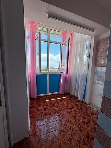 номера в иссык куле: 3 комнаты, 62 м², 105 серия, 105 серия, 4 этаж, Косметический ремонт — 6