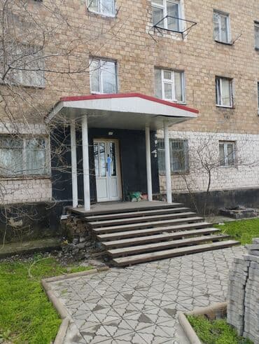купить комнату в общежитии со своим санузлом: 100 м², С мебелью — 1