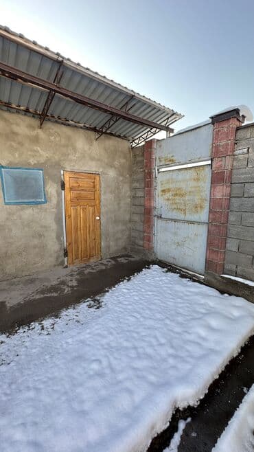 бишкек продаю дом село ак жар 2023: Сдается в аренду конюшня Рассчитано примерно на 10 лошадей Есть — 4