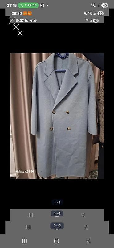 Двубортное женское пальто цвета светло‑голубой меланж. - Классический