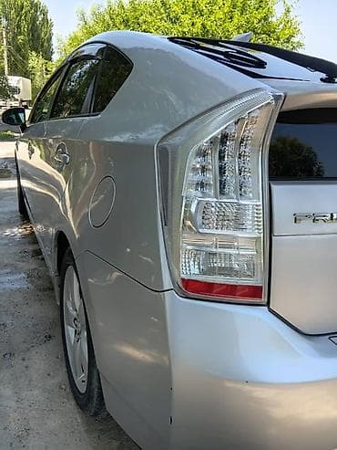 li 9 max: Toyota Prius: 2013 г., 1.8 л, Автомат, Гибрид — 3
