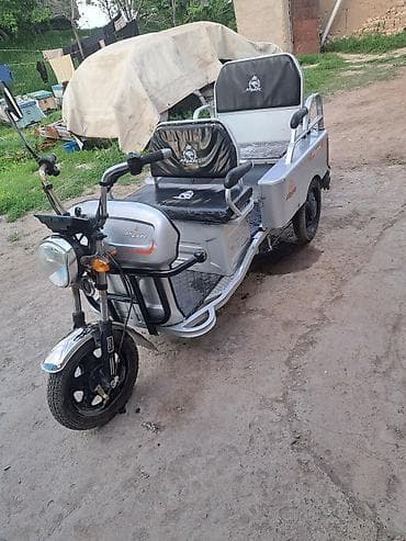 Легкий грузовик at lalafo.kg Легкий грузовик