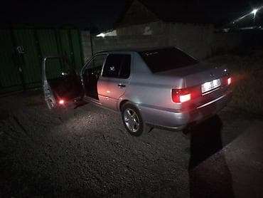 Транспорт: Volkswagen Vento: 1996 г., 1.8 л, Автомат, Бензин, Седан — 8